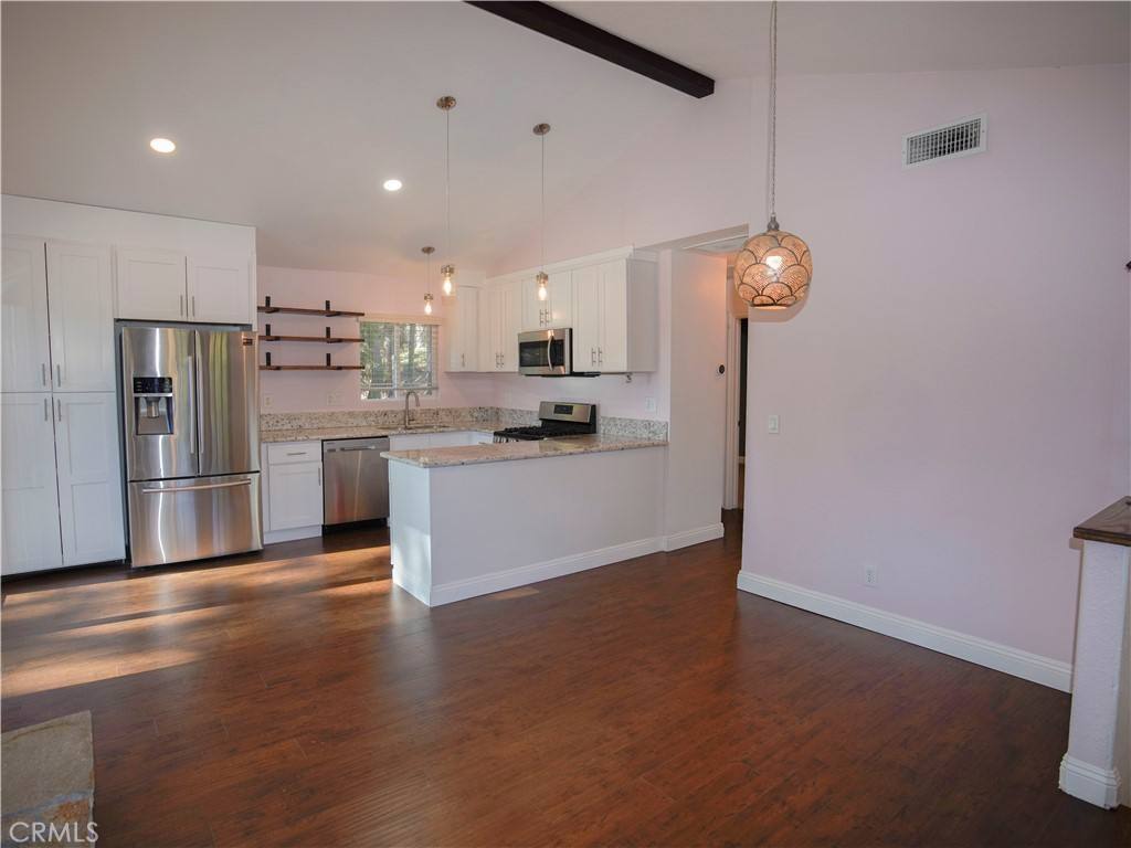 810 W Victoria Court #810, Lake Arrowhead, CA 92352 - Apartment For Rent - Image 6