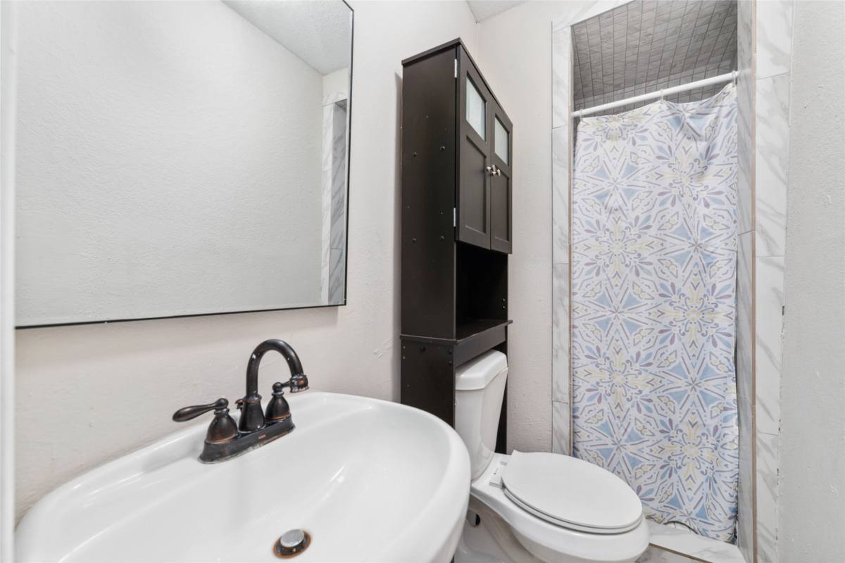 Apartment for rent at 7821 Fuqua St, Houston, TX 77075
