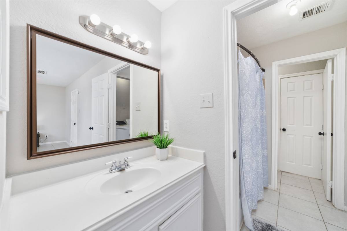 Apartment for rent at 7821 Fuqua St, Houston, TX 77075