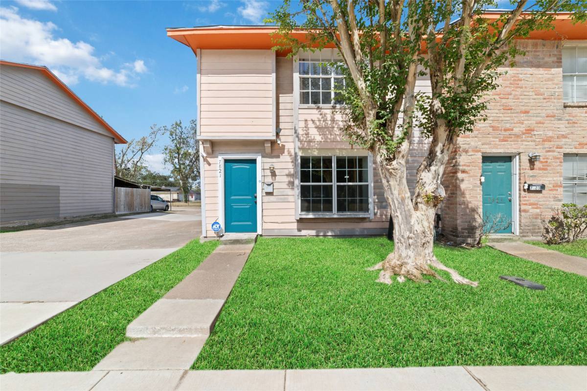 Apartment for rent at 7821 Fuqua St, Houston, TX 77075