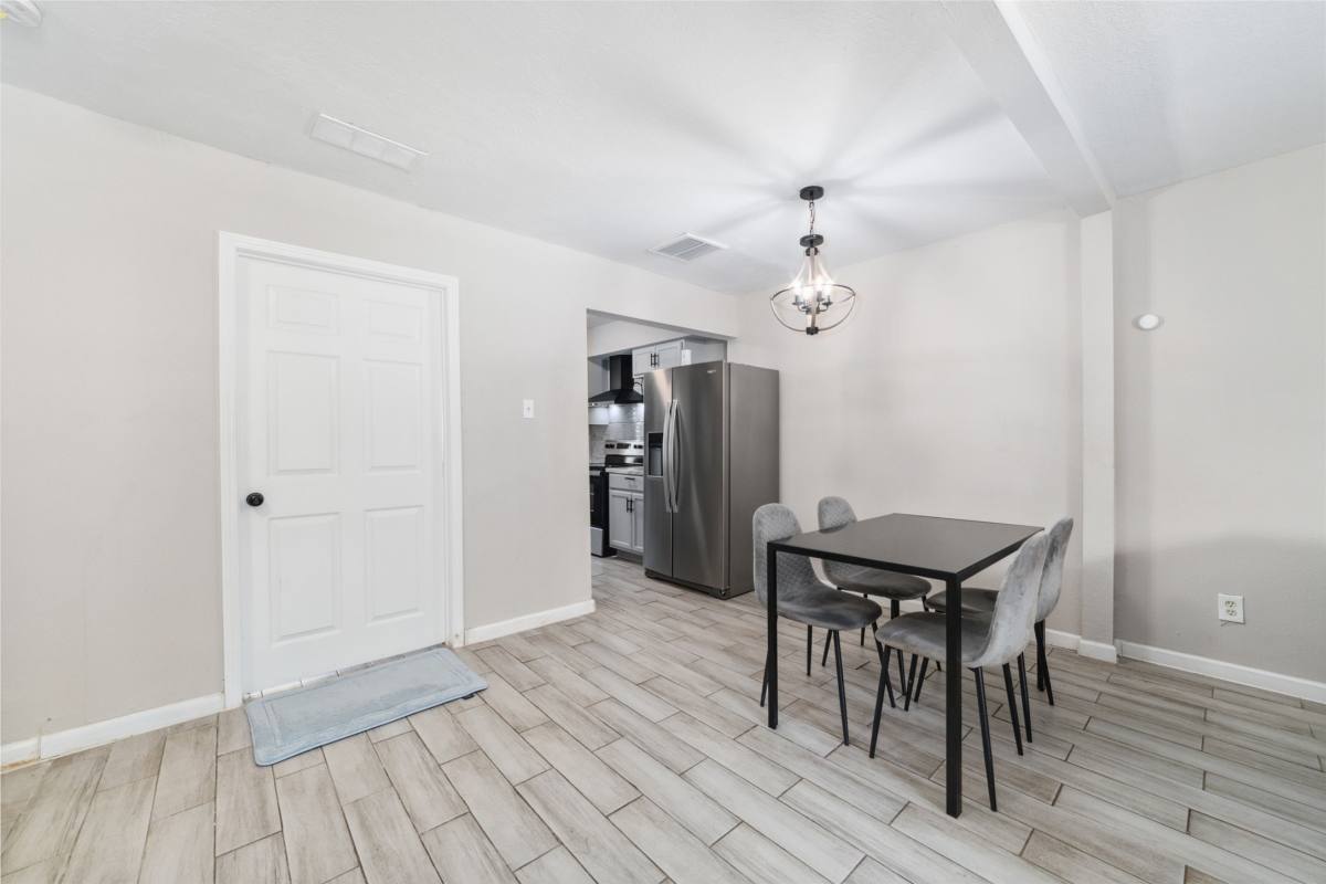 Apartment for rent at 7821 Fuqua St, Houston, TX 77075