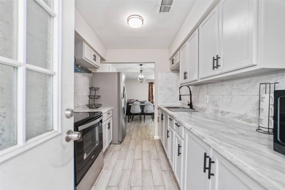 Apartment for rent at 7821 Fuqua St, Houston, TX 77075