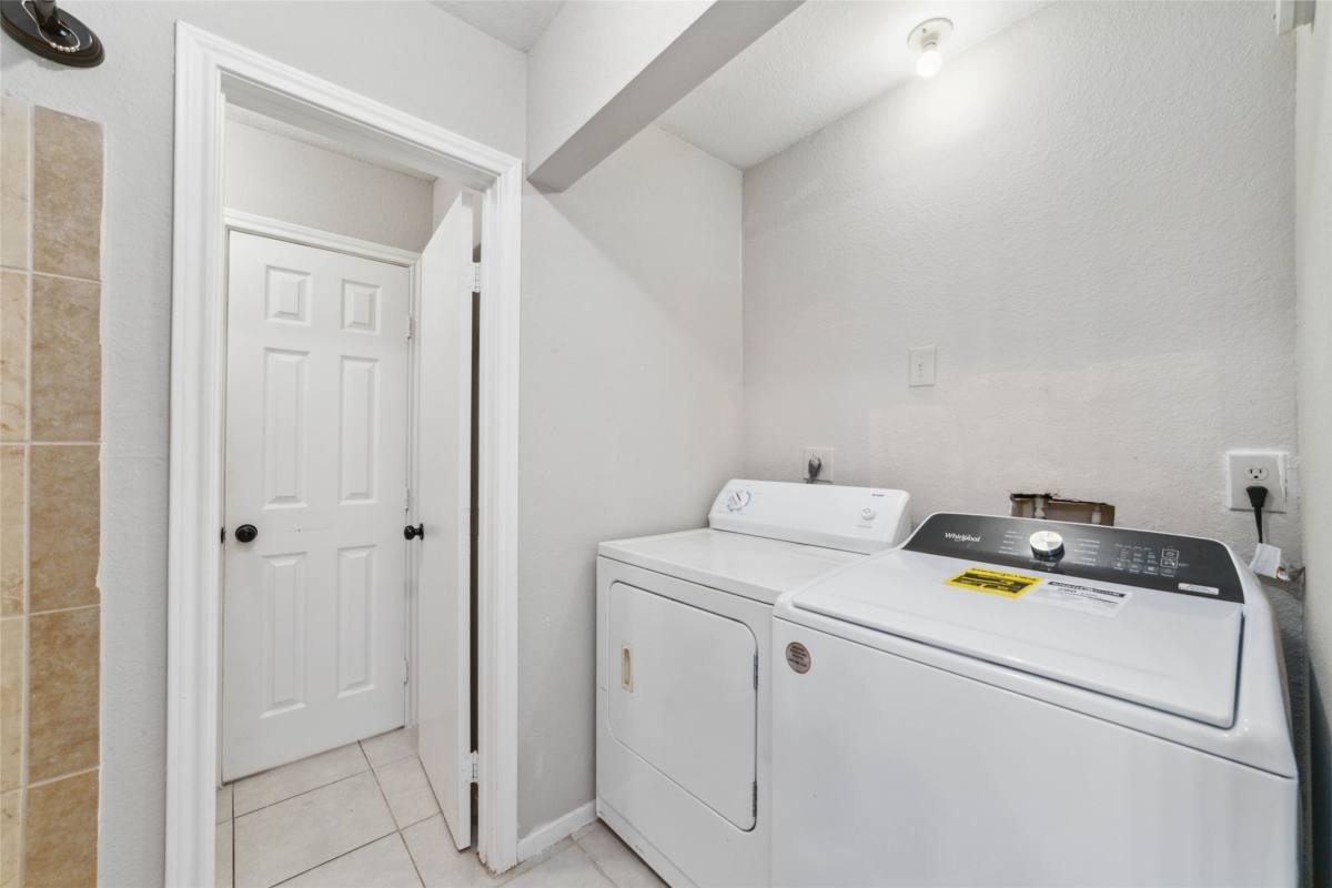 Apartment for rent at 7821 Fuqua St, Houston, TX 77075