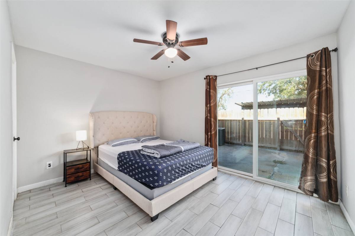 Apartment for rent at 7821 Fuqua St, Houston, TX 77075