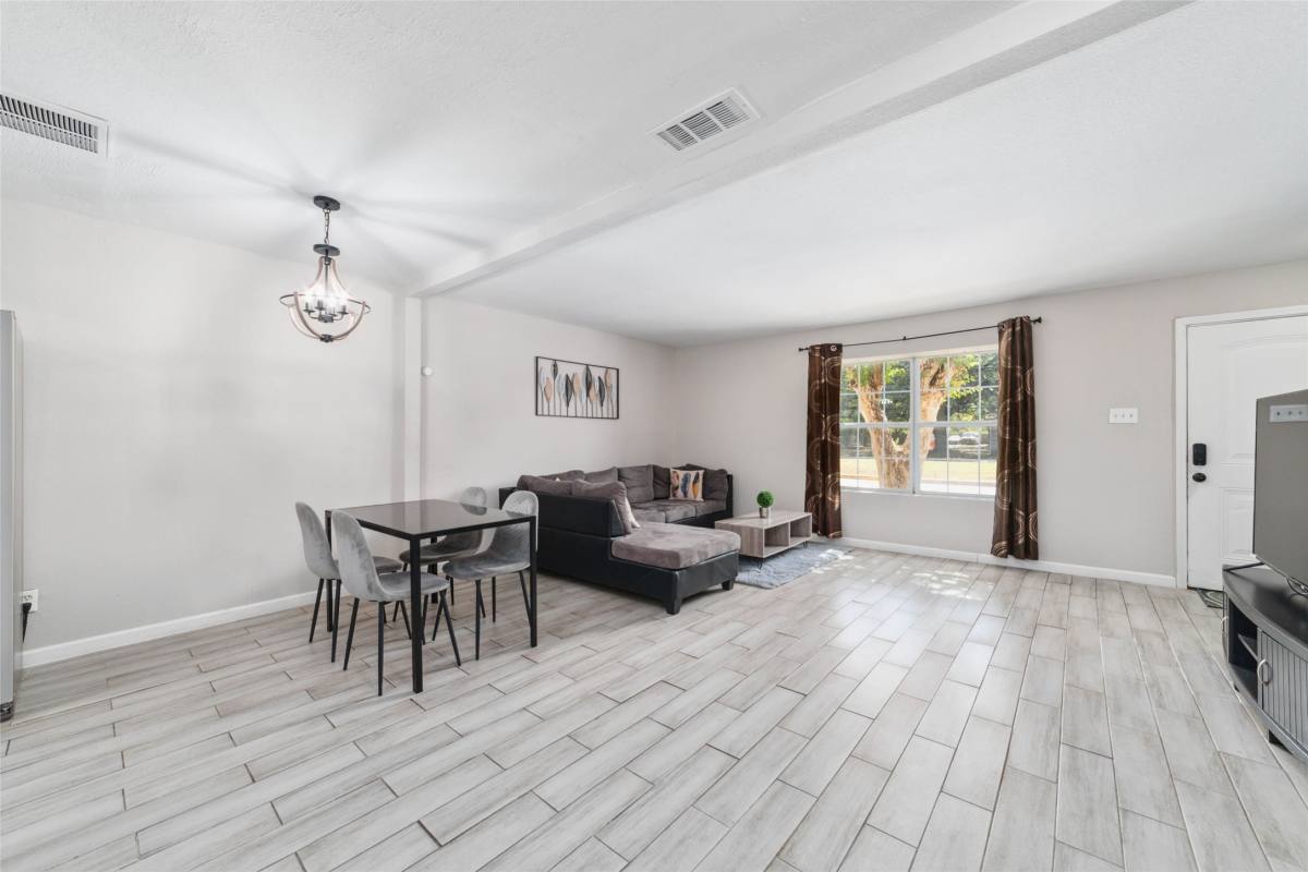 Apartment for rent at 7821 Fuqua St, Houston, TX 77075