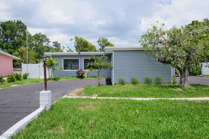 Apartment for rent at 4370 Deleon St, Fort Myers, FL 33901