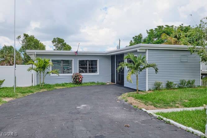 Apartment for rent at 4370 Deleon St, Fort Myers, FL 33901
