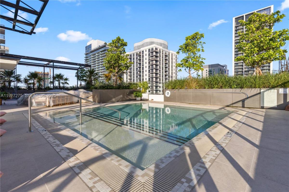Apartment for rent at 11 NE 6th St #3213, Miami, FL 33132