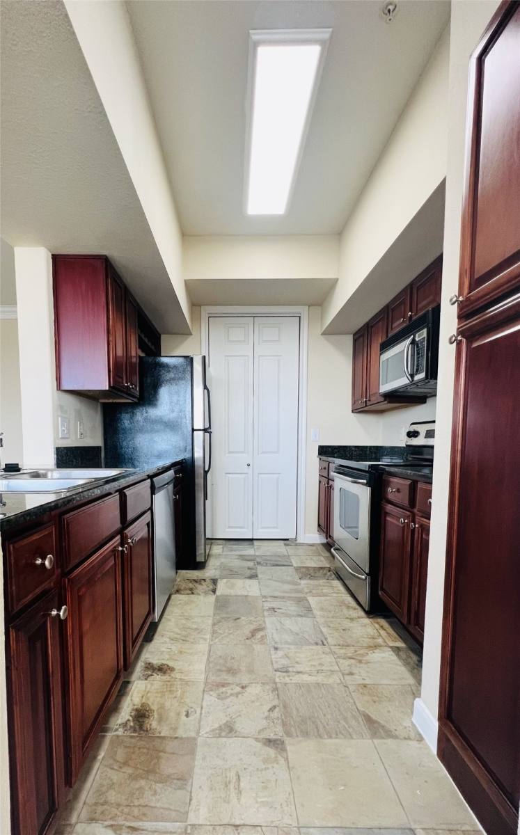 Condo for rent at 7575 Kirby Dr #2401, Houston, TX 77030