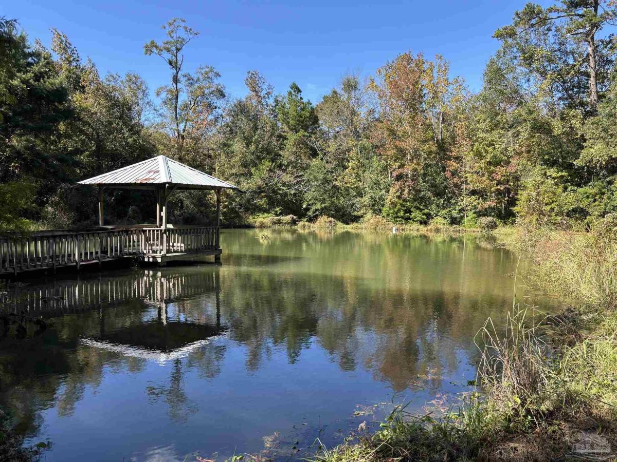 Apartment for rent at 1002 Daffin Rd, Molino, FL 32577