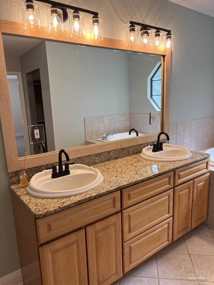 Apartment for rent at 1002 Daffin Rd, Molino, FL 32577