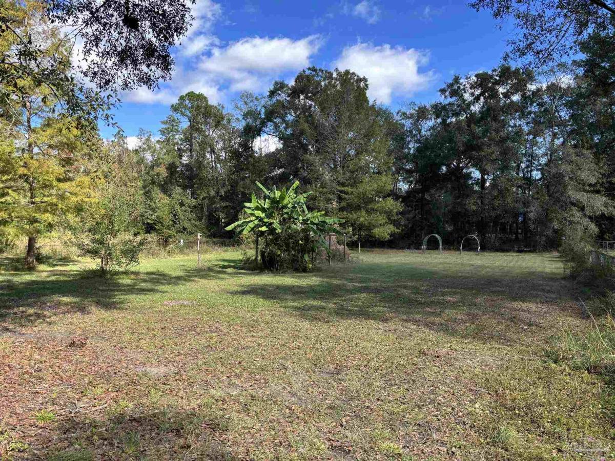 Apartment for rent at 1002 Daffin Rd, Molino, FL 32577