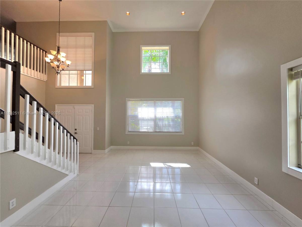 Apartment for rent at 584 Cambridge Dr #584, Fort Lauderdale, FL 33326