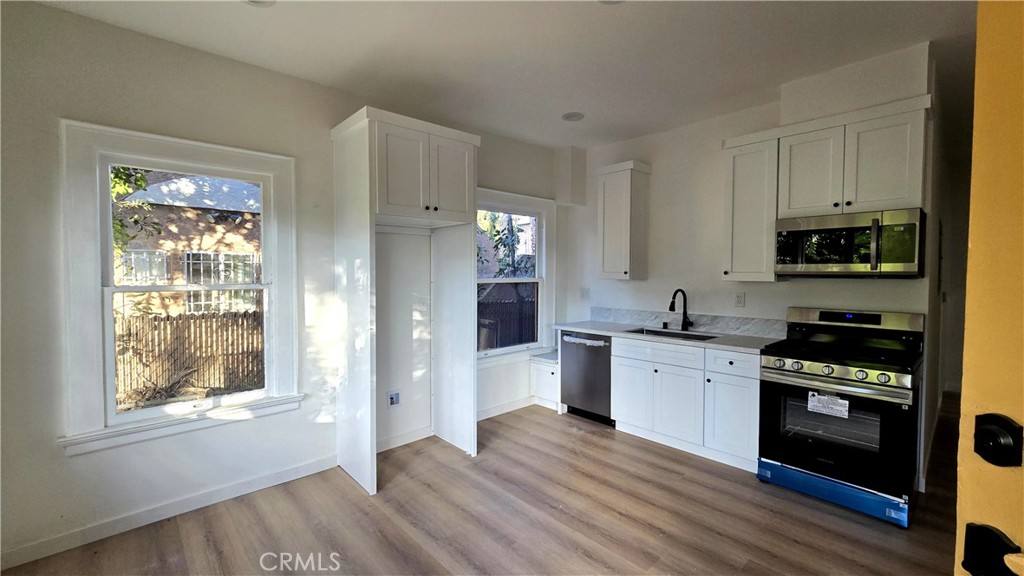 Apartment for rent at 1034 Beacon Ave, Los Angeles, CA 90015