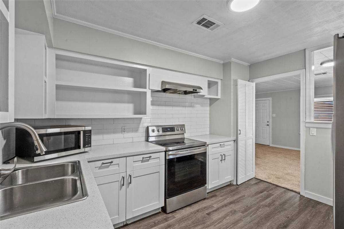 Apartment for rent at 1916 N Logan St, Texas City, TX 77590
