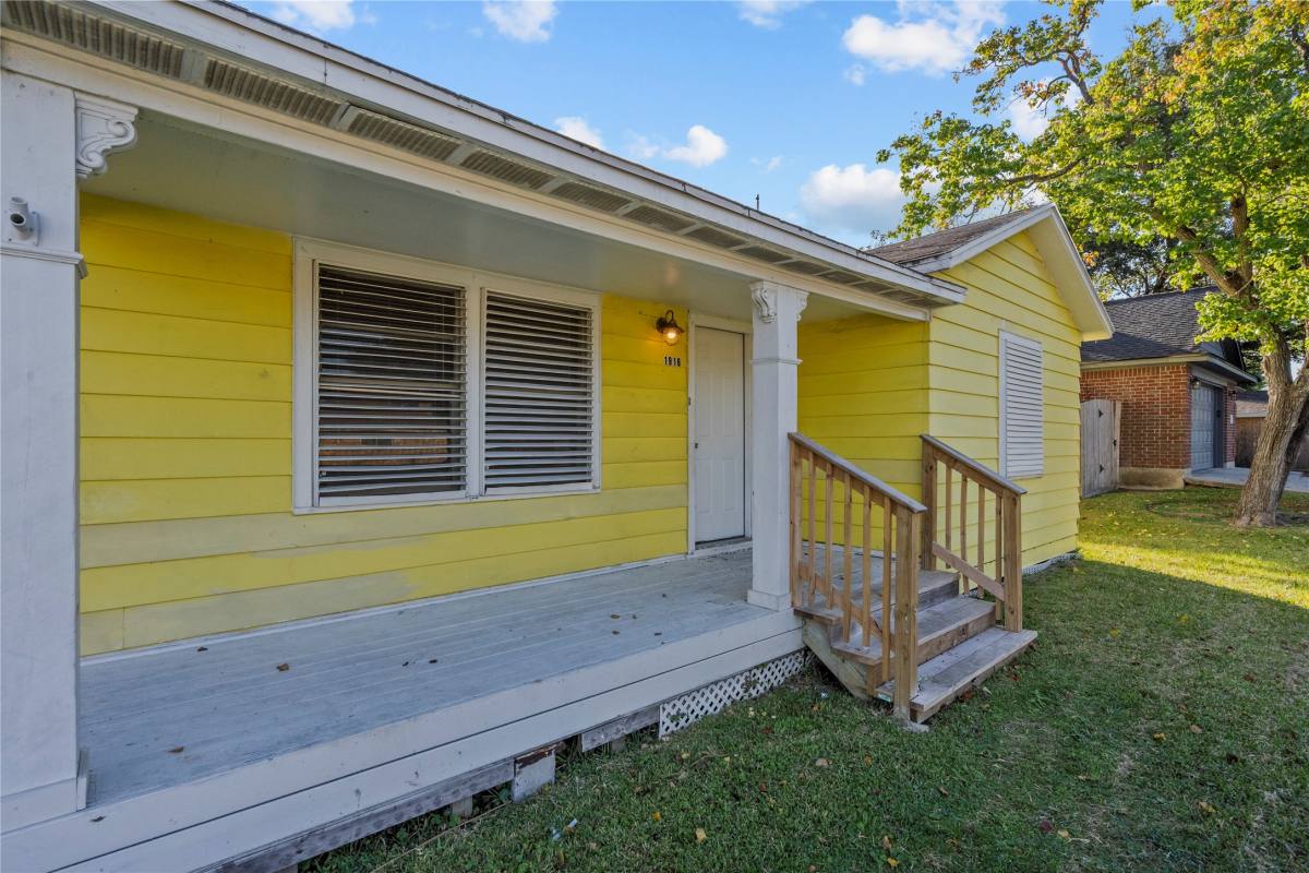 Apartment for rent at 1916 N Logan St, Texas City, TX 77590