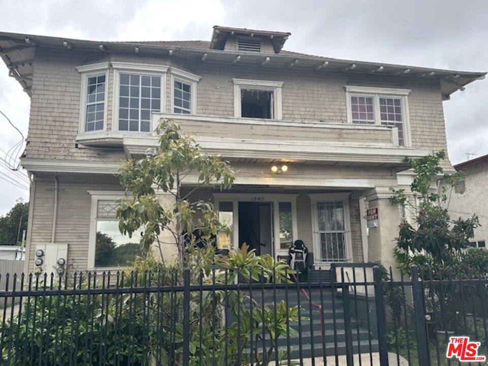 Apartment for rent at 1347 Valencia St, Los Angeles, CA 90015