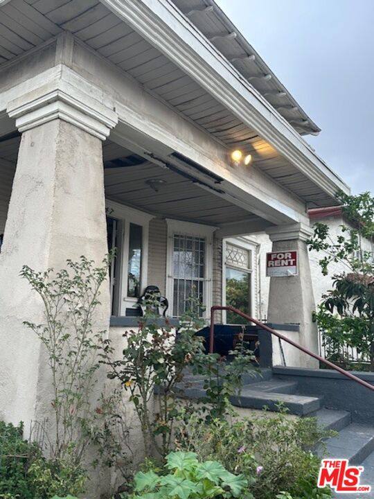 Apartment for rent at 1347 Valencia St, Los Angeles, CA 90015