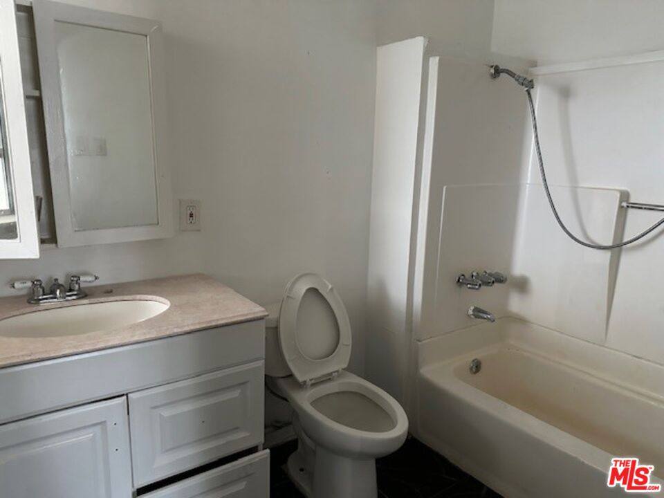 Apartment for rent at 1347 Valencia St, Los Angeles, CA 90015