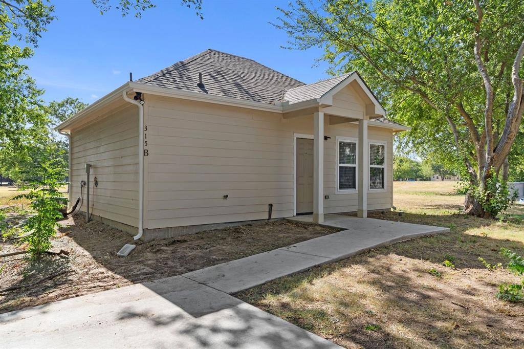 Apartment for rent at 315 S Bradshaw St #315B, Denton, TX 76205