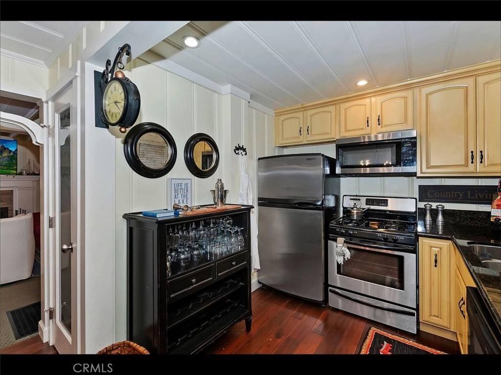 Apartment for rent at 855 Lake Dr #855, Lake Arrowhead, CA 92352