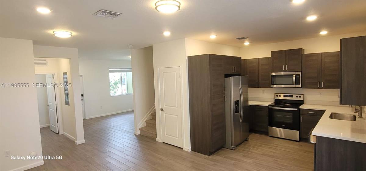 Townhouse for rent at 2459 SE 10th St, Homestead, FL 33035