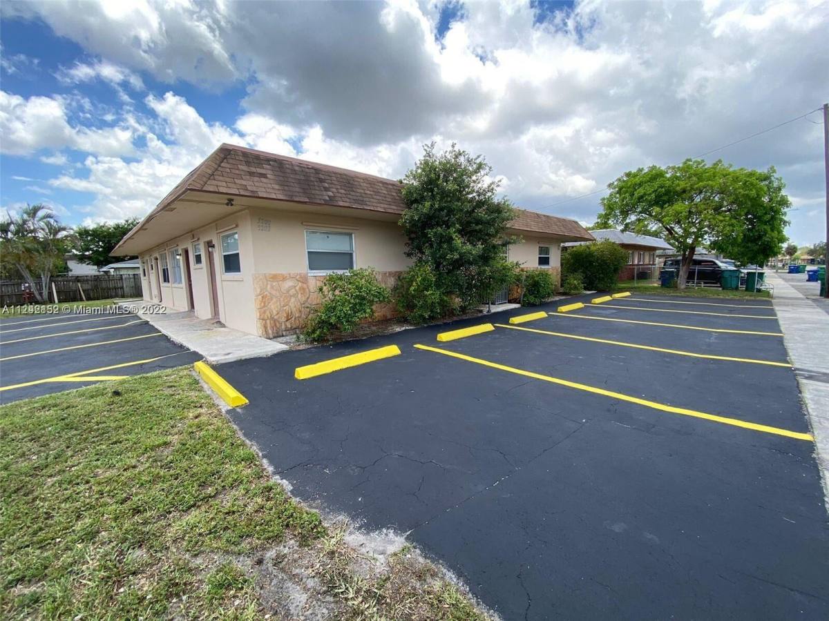 Apartment for rent at 5200 NW 18th Place, Fort Lauderdale, FL 33313