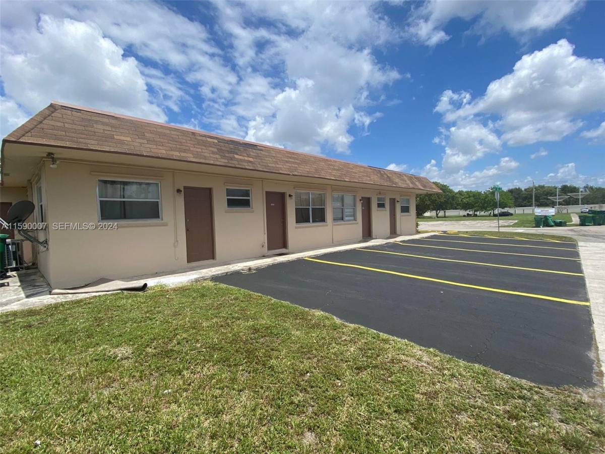 Apartment for rent at 5200 NW 18th Place, Fort Lauderdale, FL 33313
