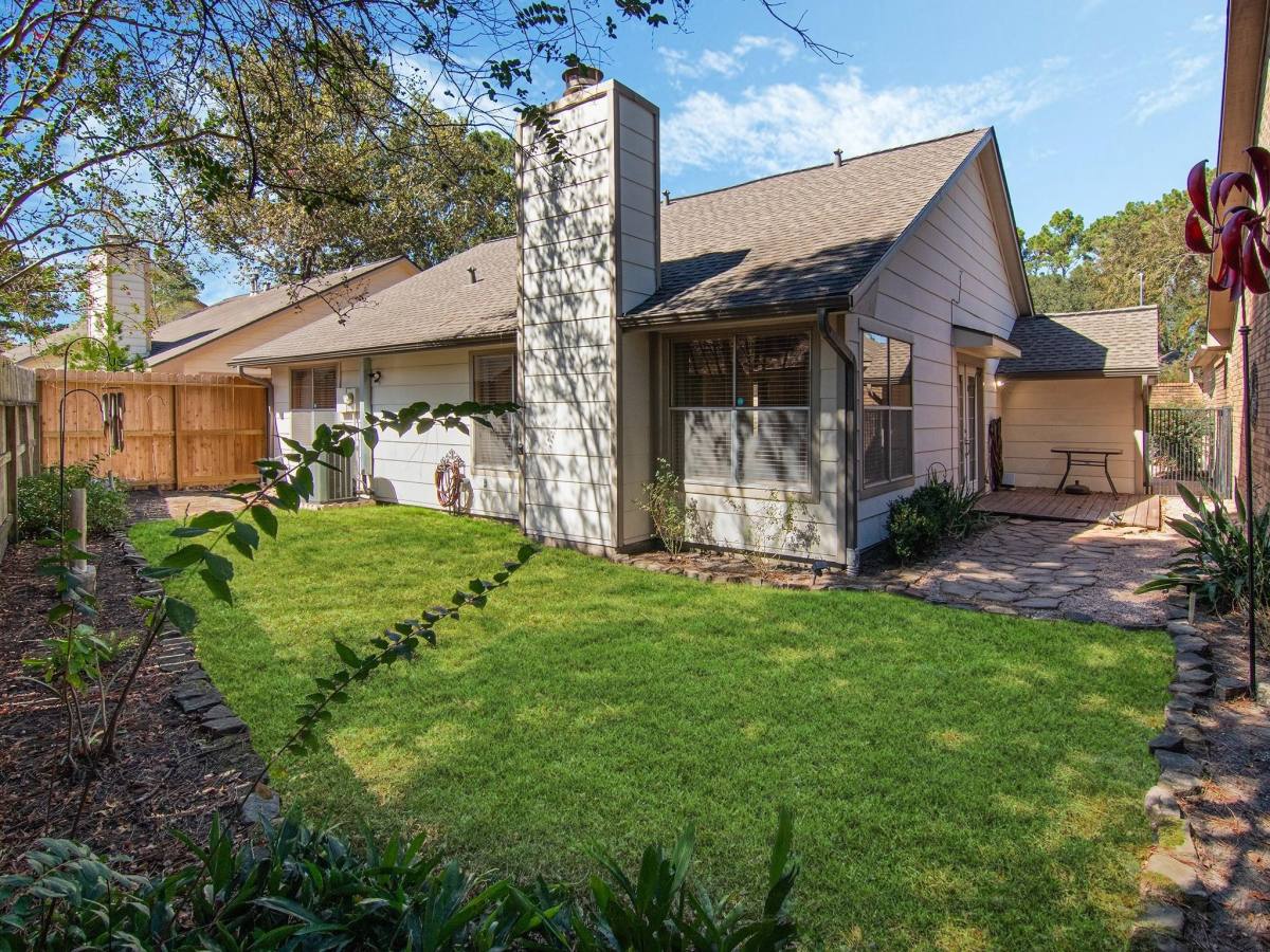 Apartment for rent at 4318 Pinewood Park Dr, Kingwood, TX 77345