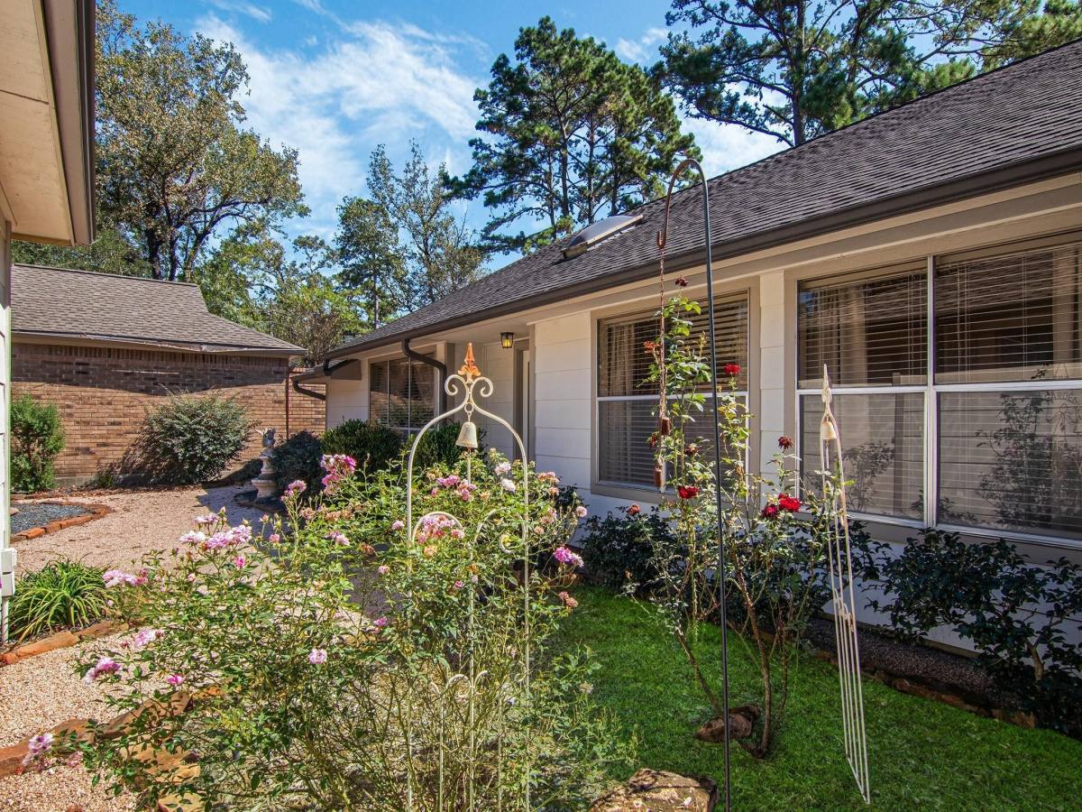 Apartment for rent at 4318 Pinewood Park Dr, Kingwood, TX 77345