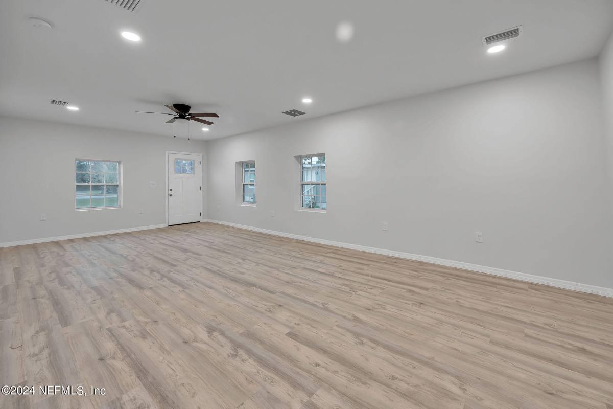 Apartment for rent at 7519 Birdies Rd, Jacksonville, FL 32256