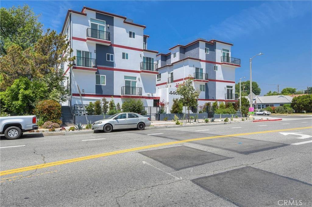 Townhouse for rent at 4461 Tujunga Ave #102, North Hollywood, CA 91602