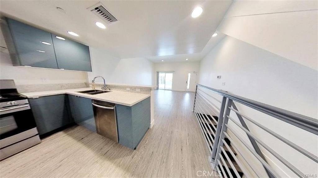 Townhouse for rent at 4461 Tujunga Ave #102, North Hollywood, CA 91602