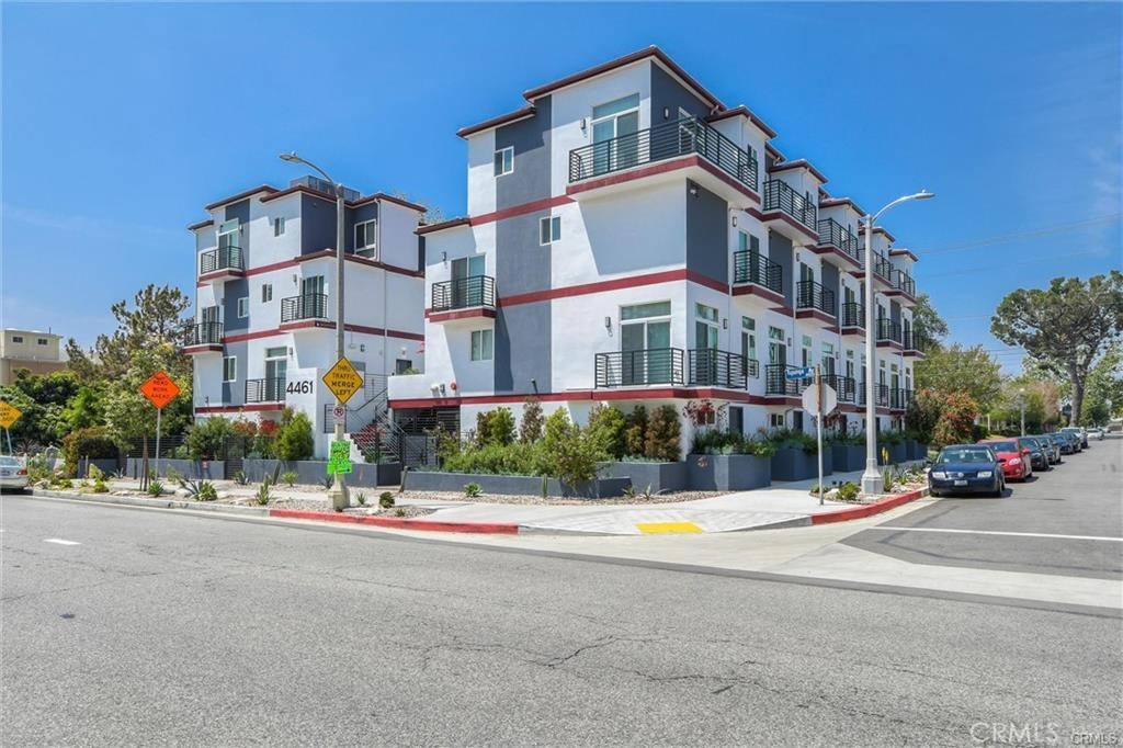 Townhouse for rent at 4461 Tujunga Ave #102, North Hollywood, CA 91602