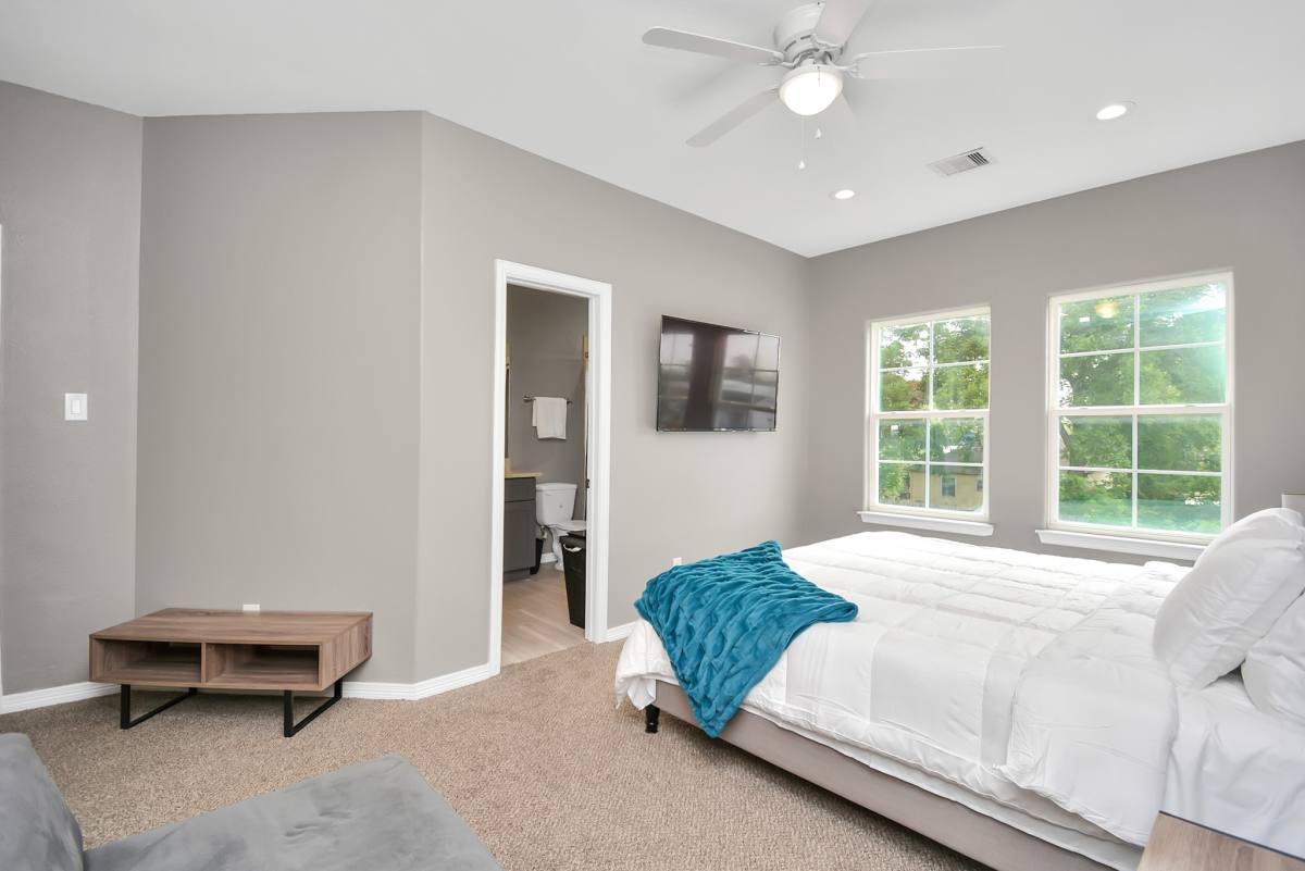 Townhouse for rent at 3019 Elysian St, Houston, TX 77009