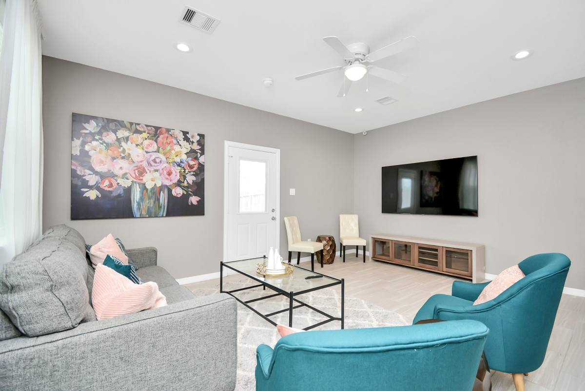 Townhouse for rent at 3019 Elysian St, Houston, TX 77009
