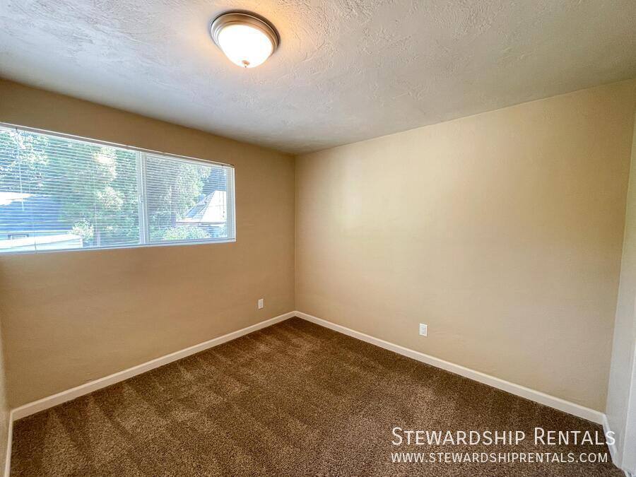 Apartment for rent at 1939 Agate Alley #4, Eugene, OR 97403