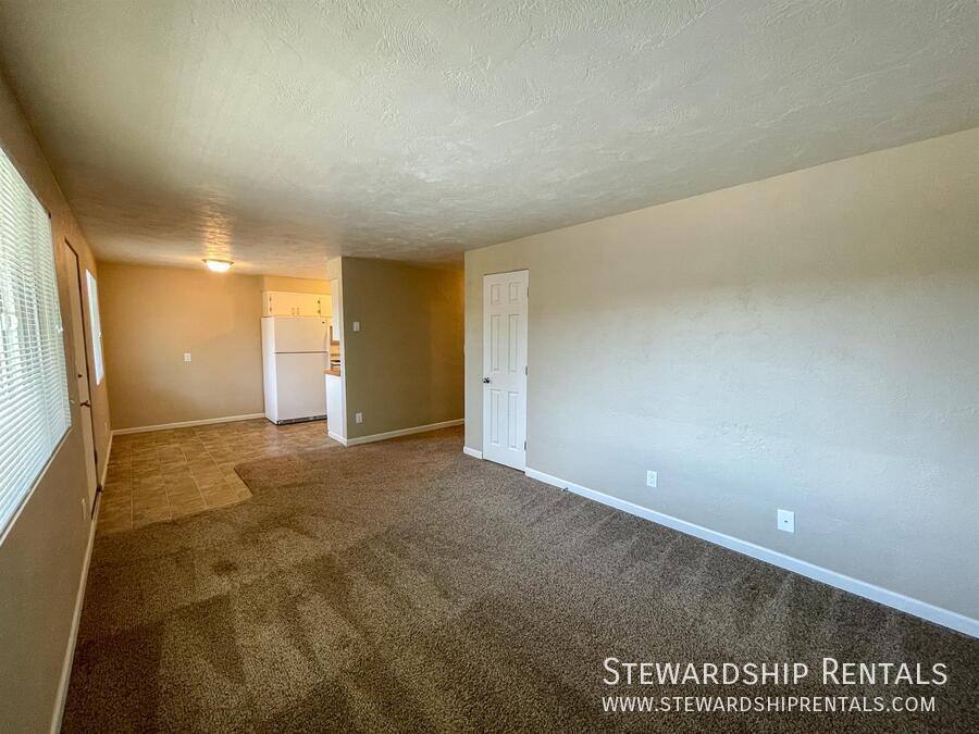 Apartment for rent at 1939 Agate Alley #4, Eugene, OR 97403