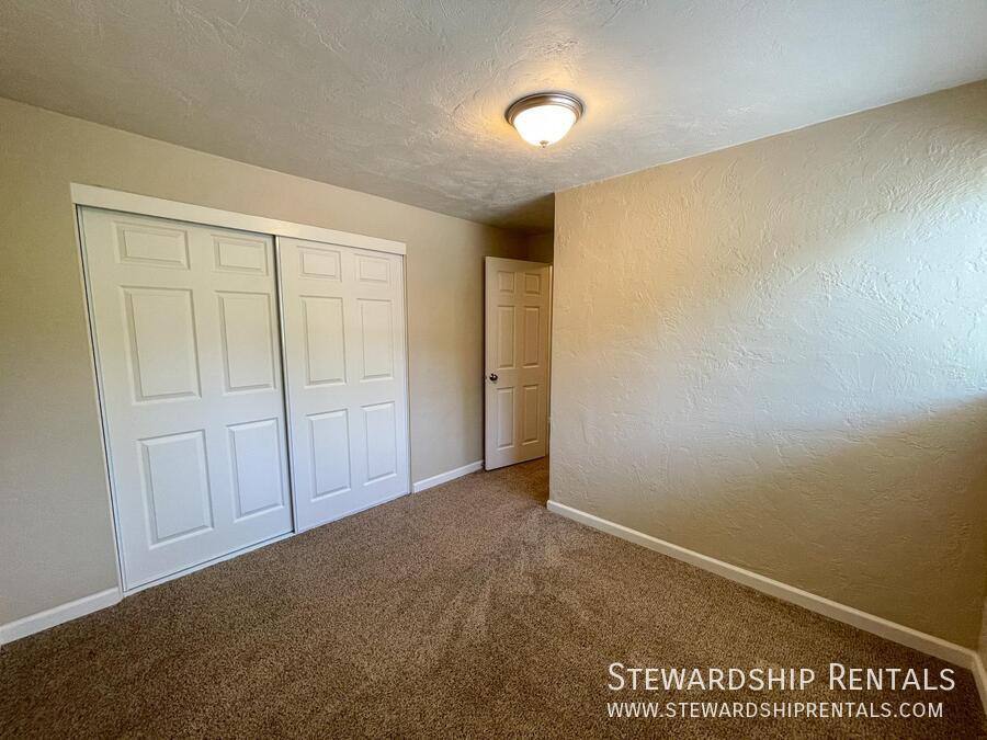 Apartment for rent at 1939 Agate Alley #4, Eugene, OR 97403
