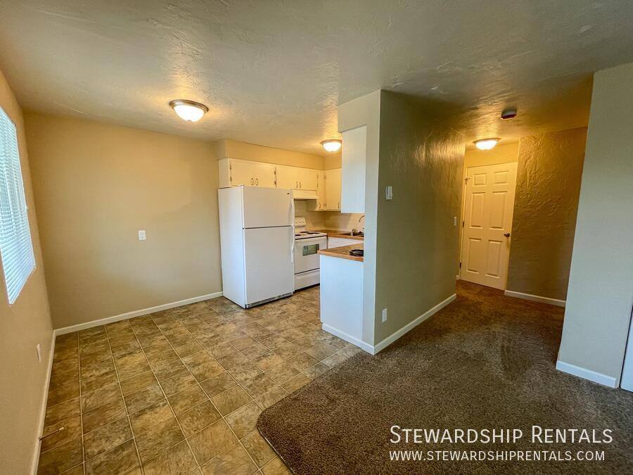 Apartment for rent at 1939 Agate Alley #4, Eugene, OR 97403