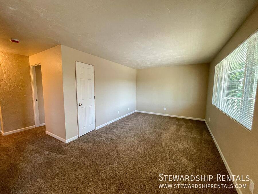 Apartment for rent at 1939 Agate Alley #4, Eugene, OR 97403