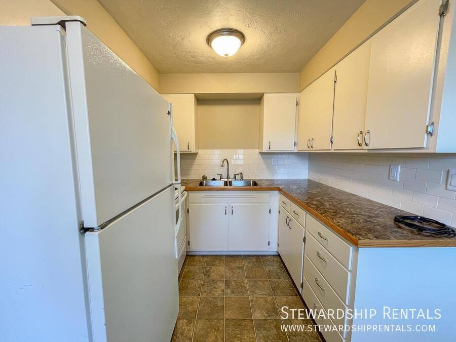 Apartment for rent at 1939 Agate Alley #4, Eugene, OR 97403