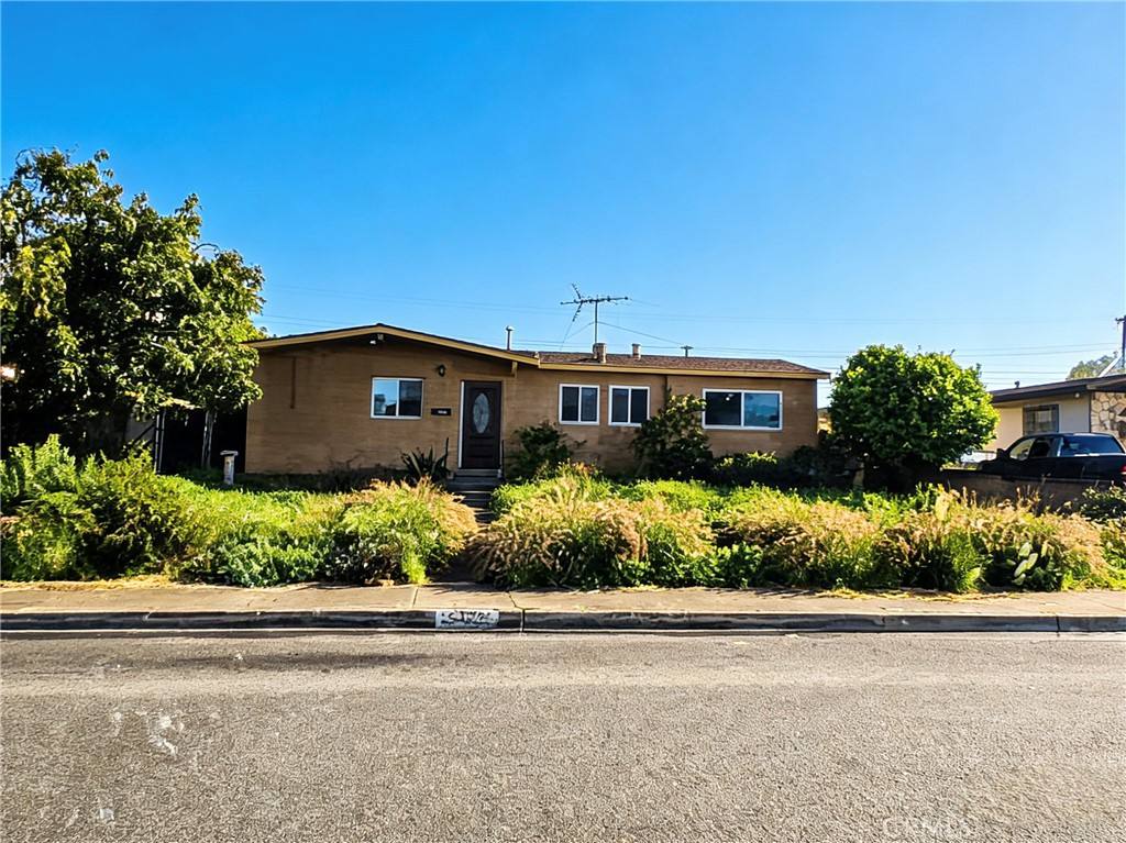 Apartment for rent at 5420 Fauna St, Montclair, CA 91763