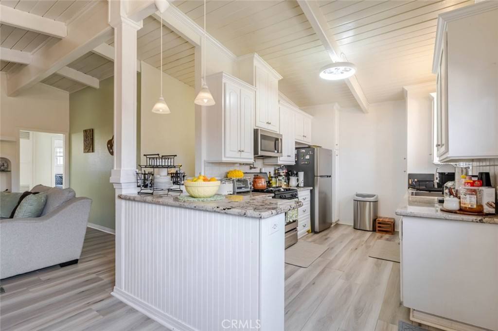 Apartment for rent at 1432 W Ave #H14, Lancaster, CA 93534