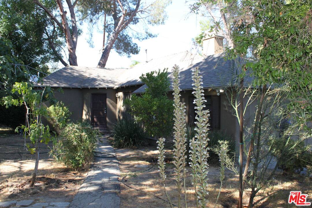 Apartment for rent at 5742 Corbin Ave, Tarzana, CA 91356