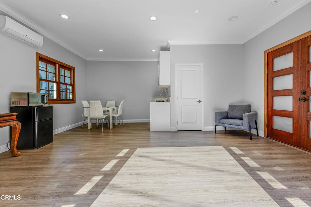 Apartment for rent at 1115 S Wilton Place #1115A, Los Angeles, CA 90019