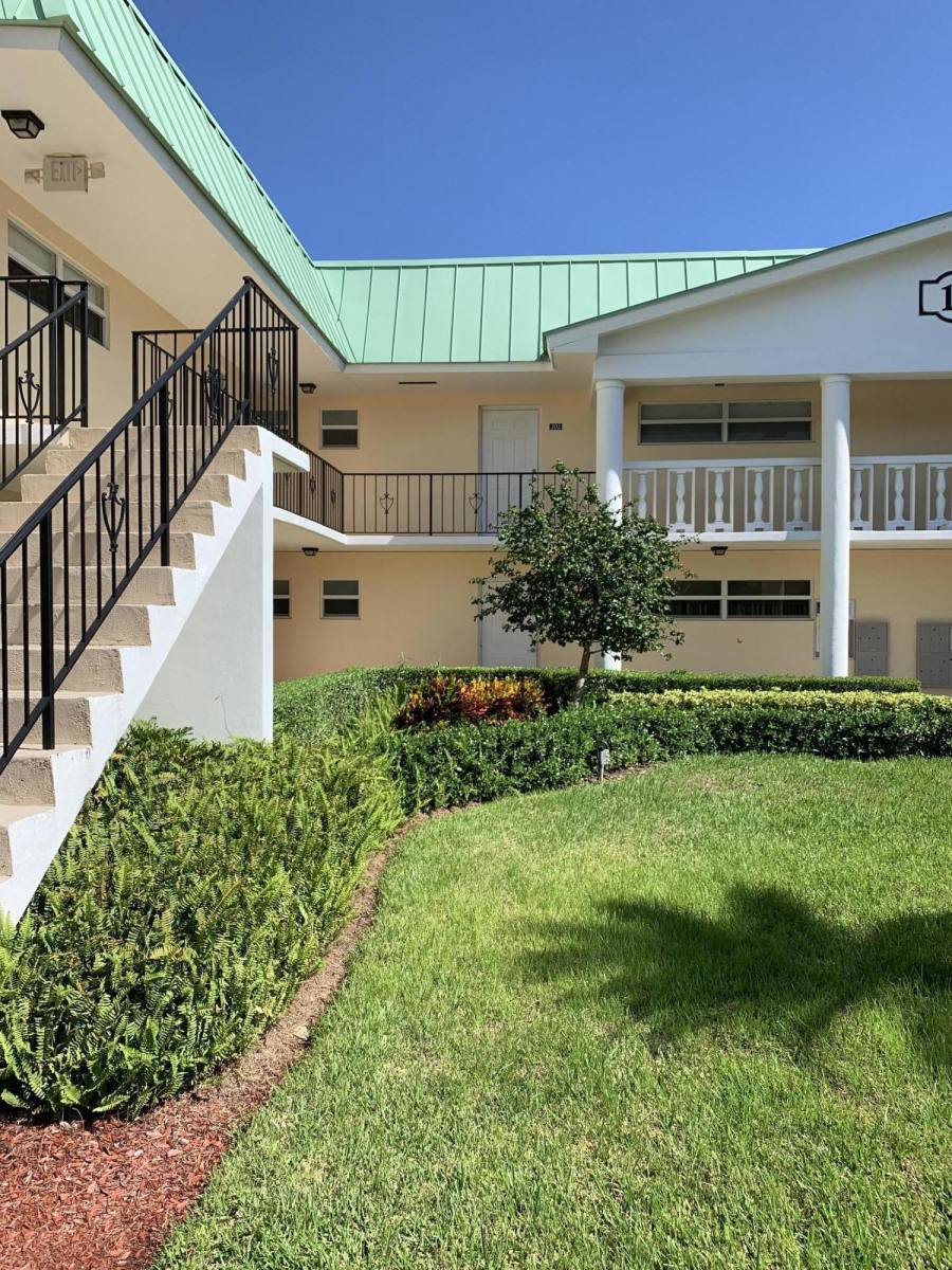 Apartment for rent at 19 Colonial Club Dr #202, Boynton Beach, FL 33435