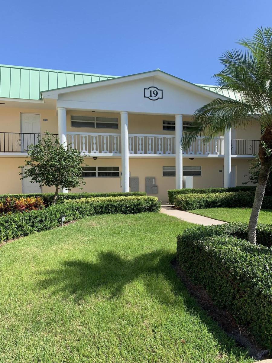 Apartment for rent at 19 Colonial Club Dr #202, Boynton Beach, FL 33435