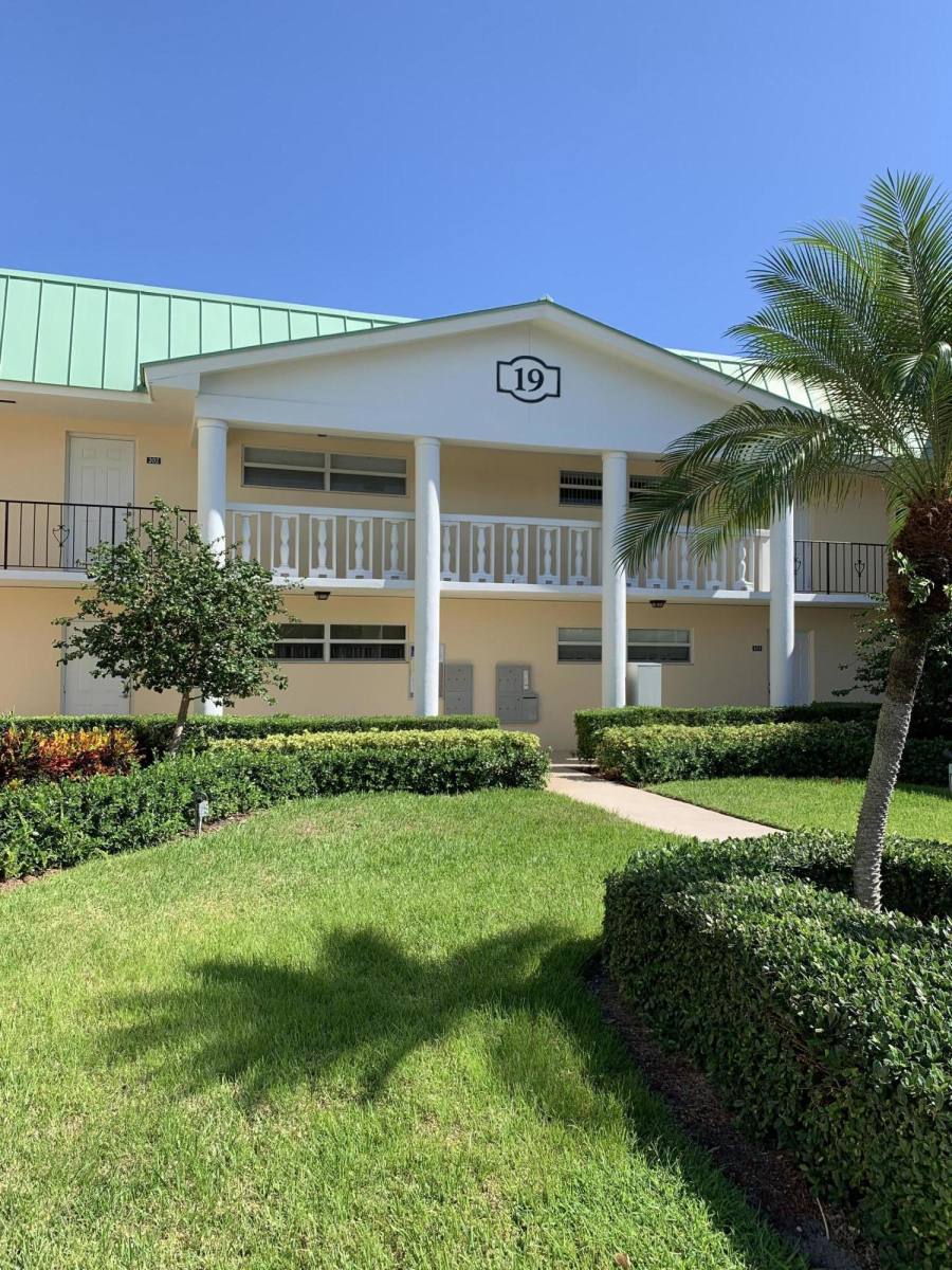 Apartment for rent at 19 Colonial Club Dr #202, Boynton Beach, FL 33435