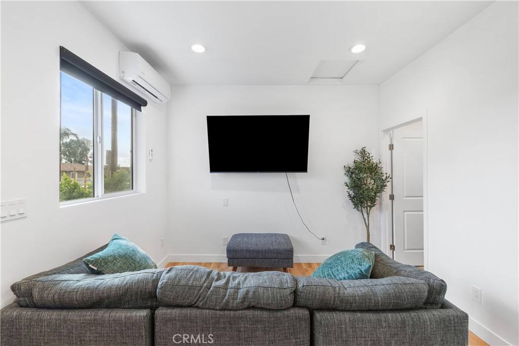 Apartment for rent at 10290 Monte Vista Ave, Montclair, CA 91763